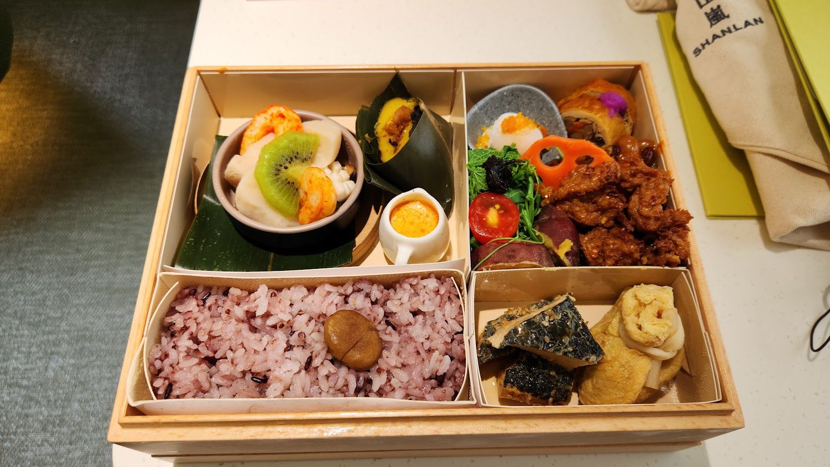 山嵐號觀光列車搭乘體驗：台灣花東慢活鐵道、素食套餐和京都風情開箱！