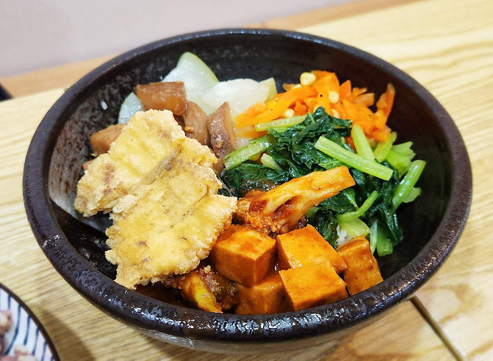 蔬食.素食餐廳推薦 南港《尊上食坊》《新增南港蔬食餐廳介紹 2025更新版》