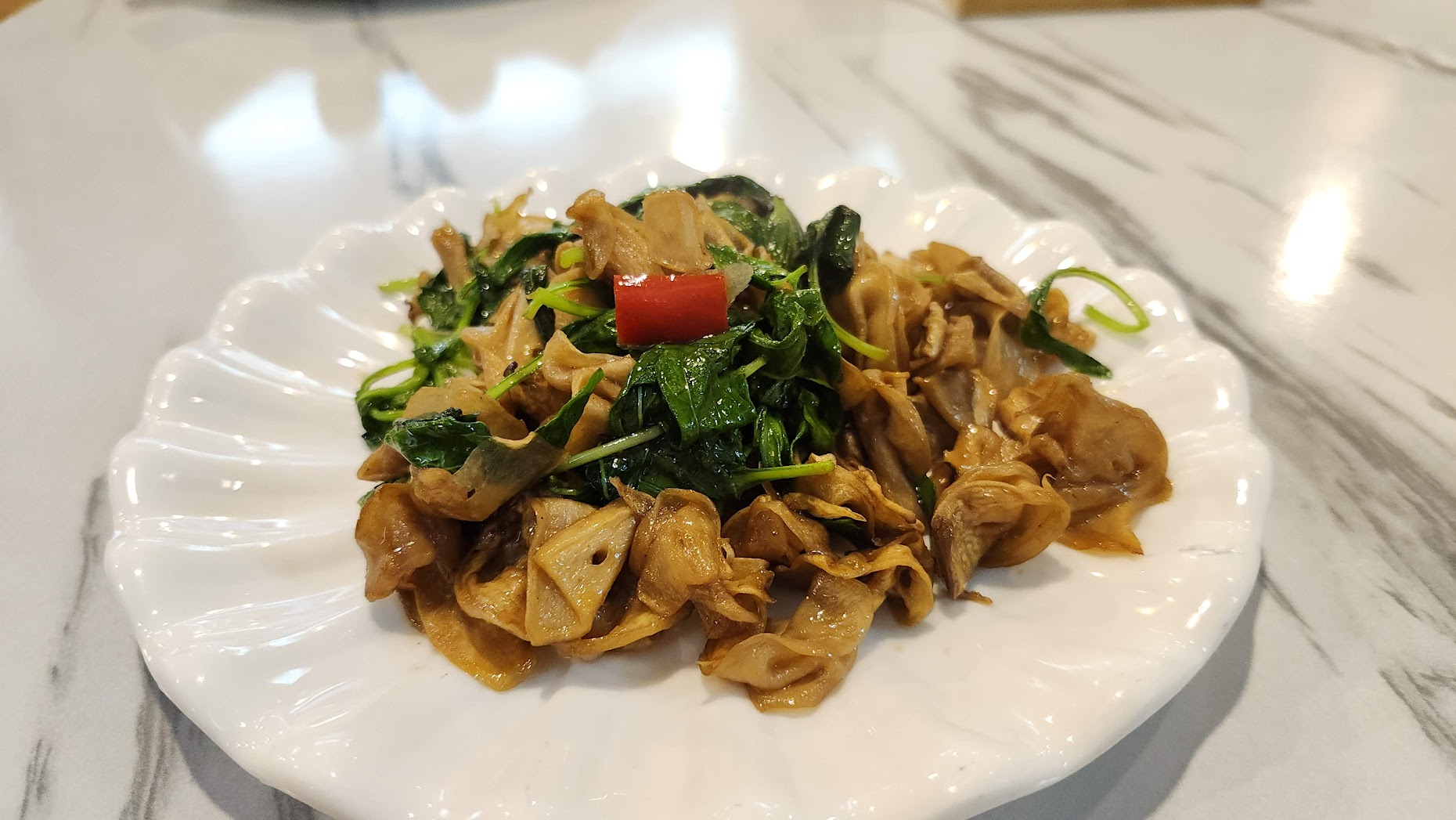 2026 汐止蔬食首選|心怡素食全攻略:從2人套餐到豪華合菜,飽覽湖光山色的用餐體驗