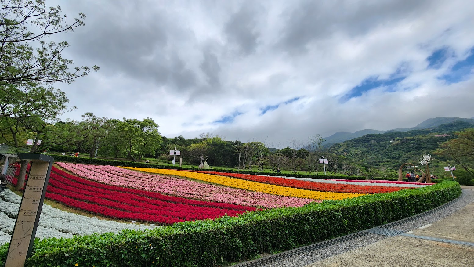 【北投景點】2026 三層崎公園花季攻略：台版富良野花海、交通方式、周邊素食推薦