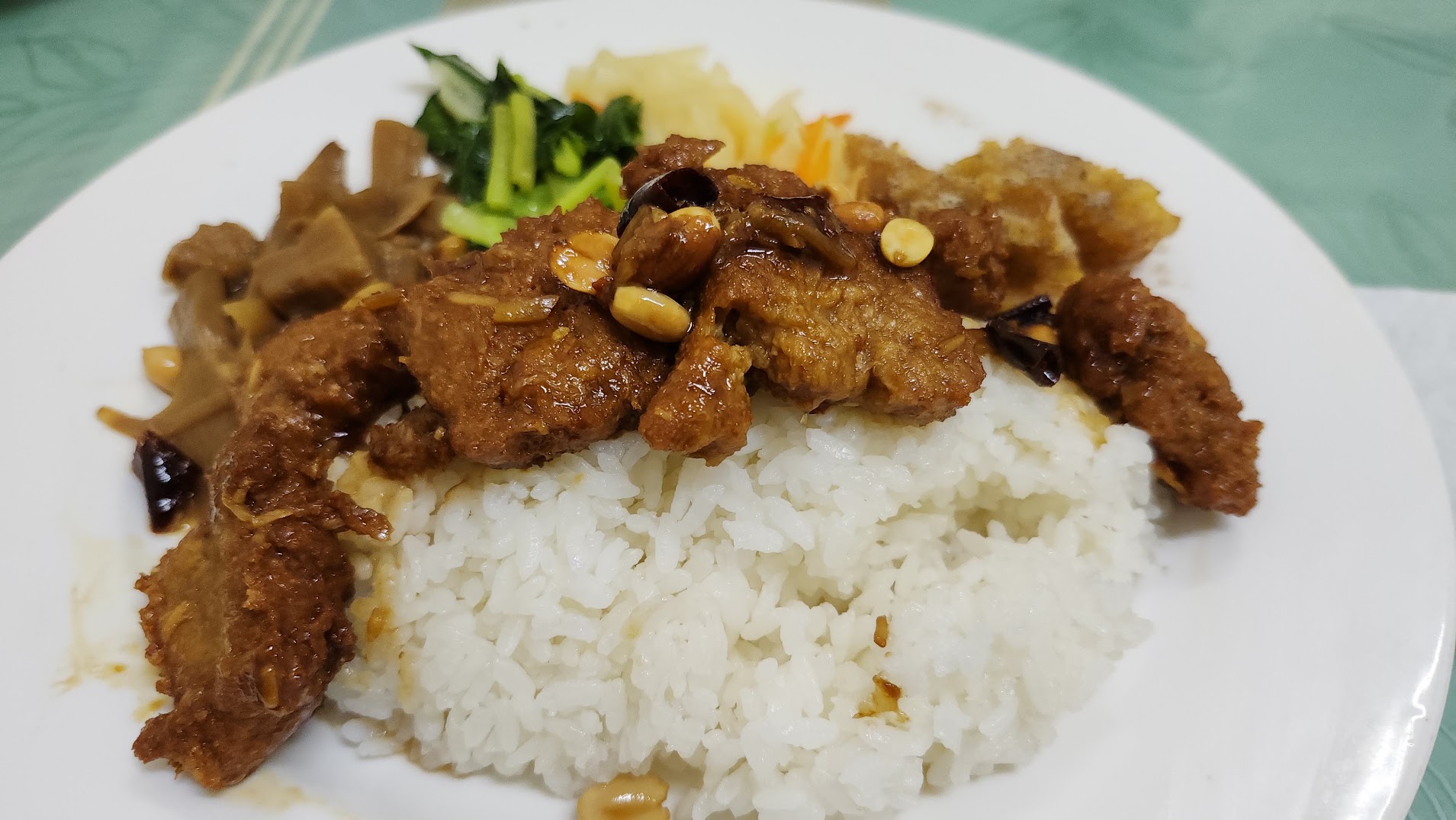 2026澎湖素食旅遊攻略|澎澄飯店開箱:港景泳池、跳島與在地蔬食美食地圖