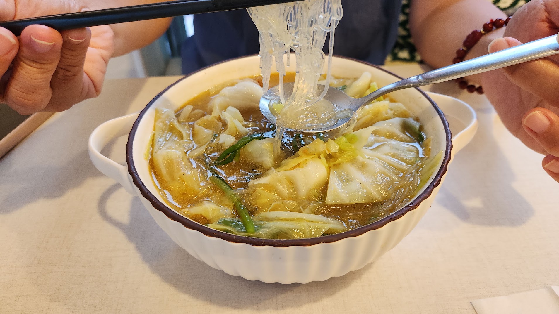 2026澎湖素食旅遊攻略|澎澄飯店開箱:港景泳池、跳島與在地蔬食美食地圖