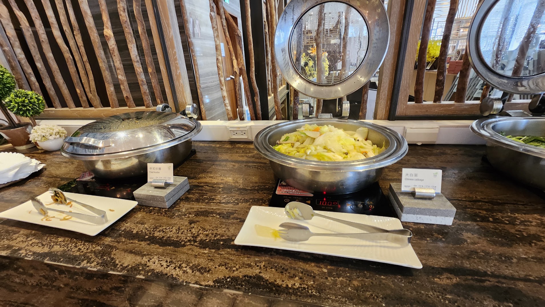 2026澎湖素食旅遊攻略|澎澄飯店開箱:港景泳池、跳島與在地蔬食美食地圖
