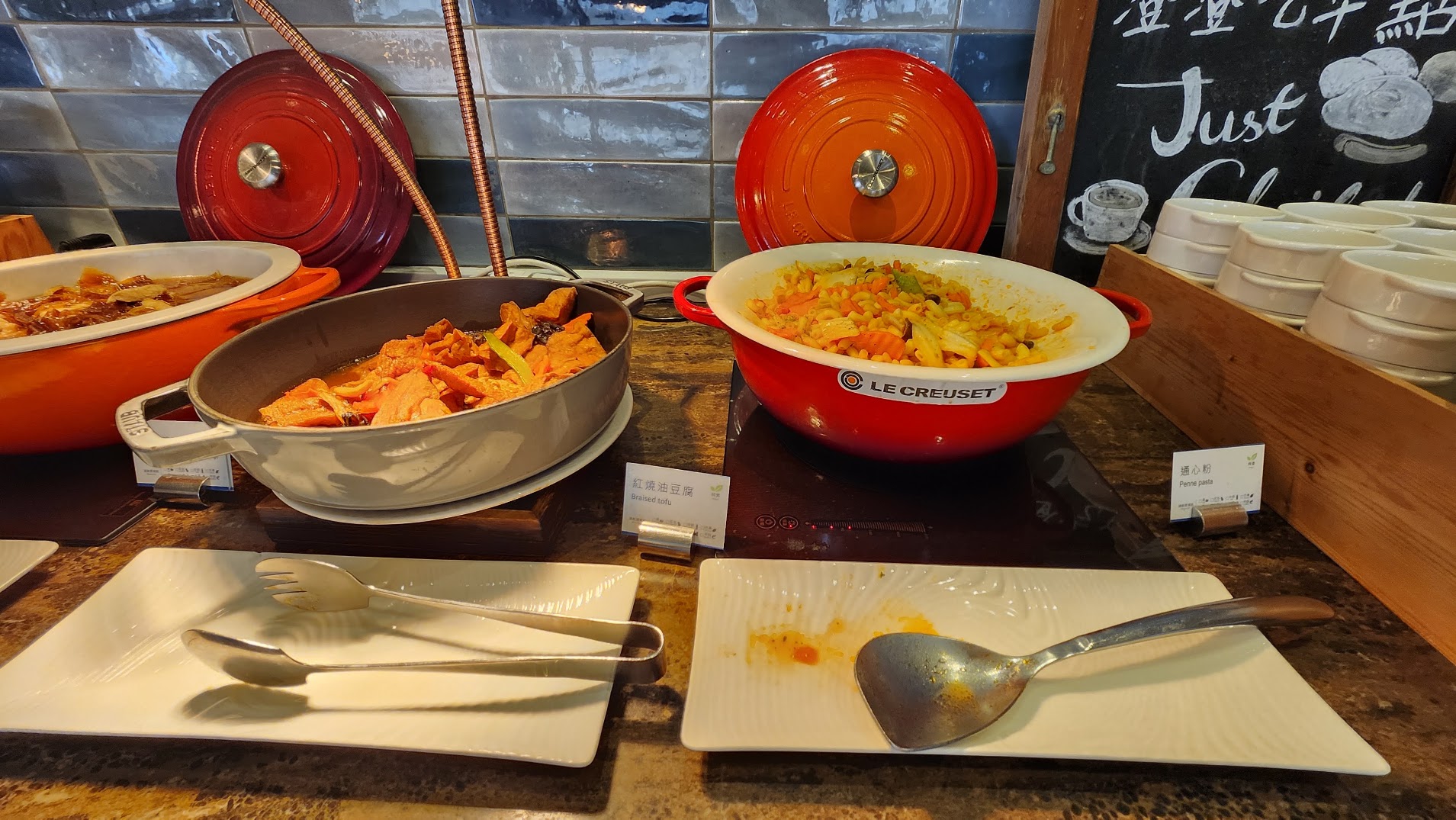 2026澎湖素食旅遊攻略|澎澄飯店開箱:港景泳池、跳島與在地蔬食美食地圖